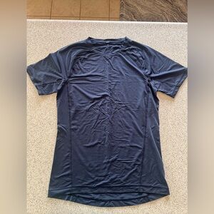 Lululemon navy men’s V neck tee size medium